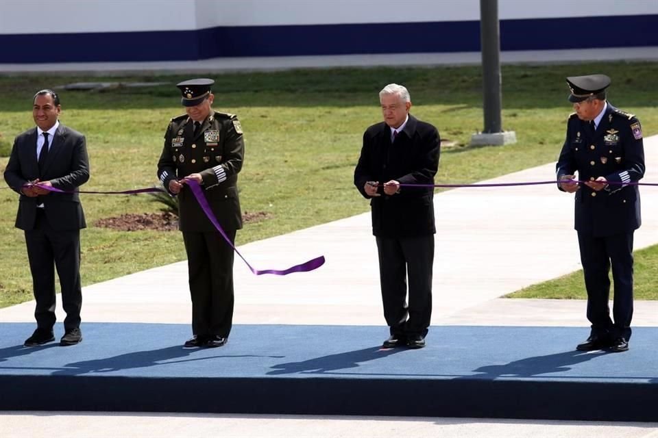 En un mensaje desde Santa Lucía, AMLO aseguró que su Gobierno está sacando adelante al País con ayuda de instituciones como Sedena y Semar.