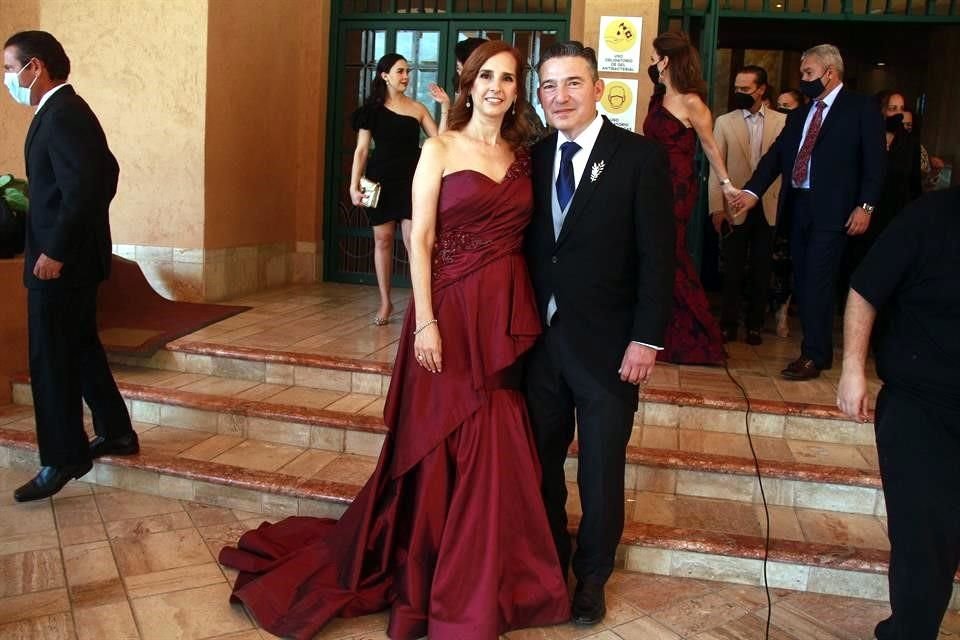 Ana Lucía García de Cantú y Francisco Cantú Torres