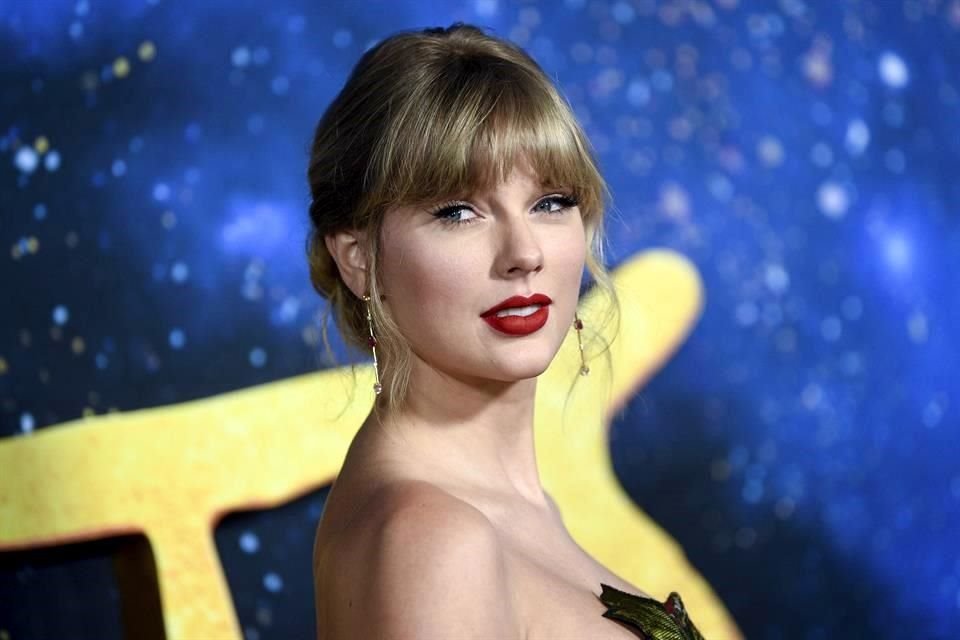 Taylor Swift anunció que ya tiene lista la nueva versión de su segundo álbum, 'Fearless', el cual saldrá a la venta el 9 de abril. Además, lanzará una regrabación de su tema, 'Love Story'.