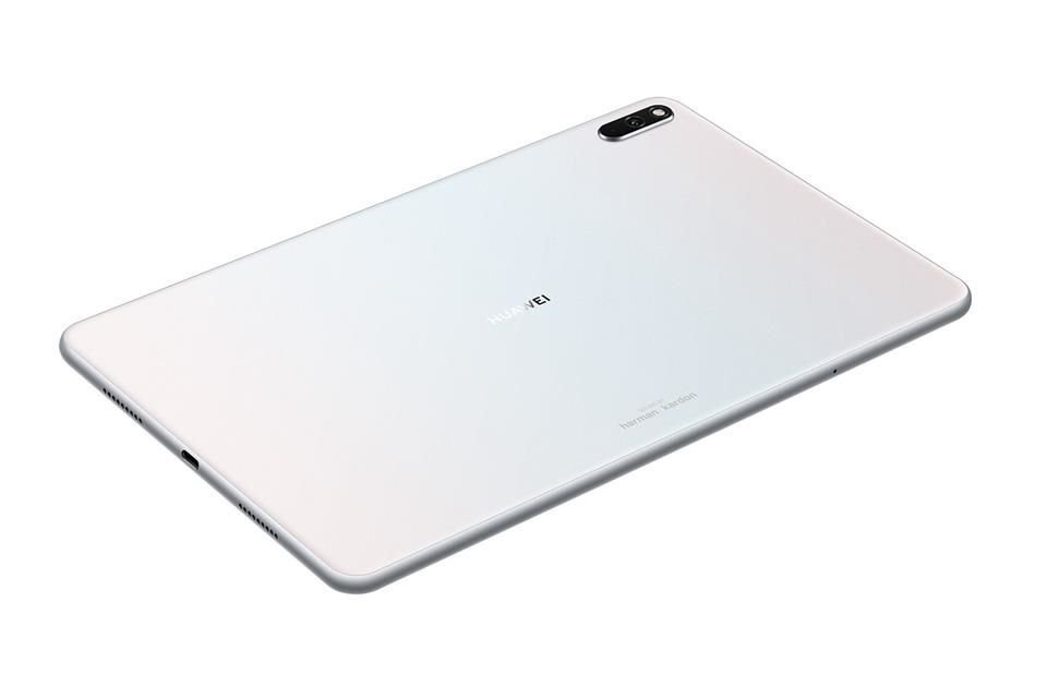 La tableta tiene una cámara trasera de 8MP y una frontal de 8MP.