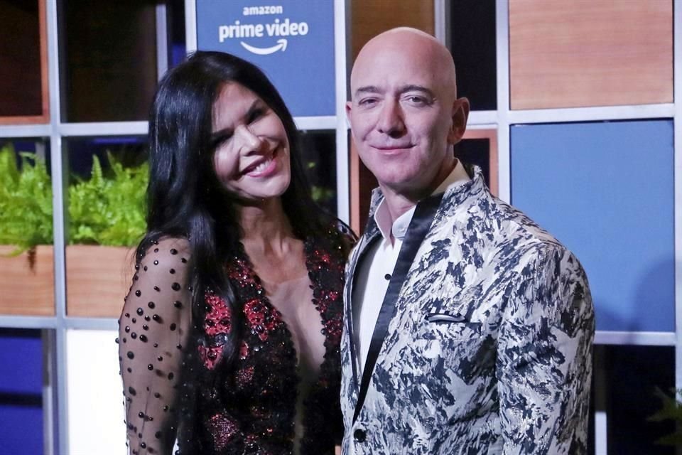 El aún director de Amazon, Jeff Bezos, decidió visitar Cabo San Lucas, en México, para celebrar San Valentín con su pareja, Lauren Sánchez.