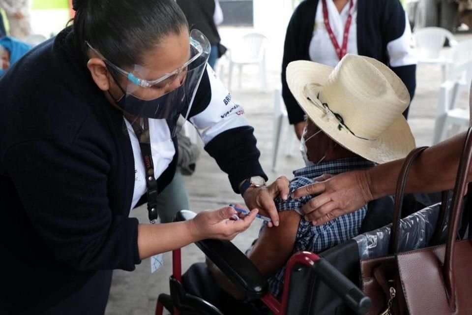 Aspecto de la vacunación en Puente Nacional, Veracruz.
