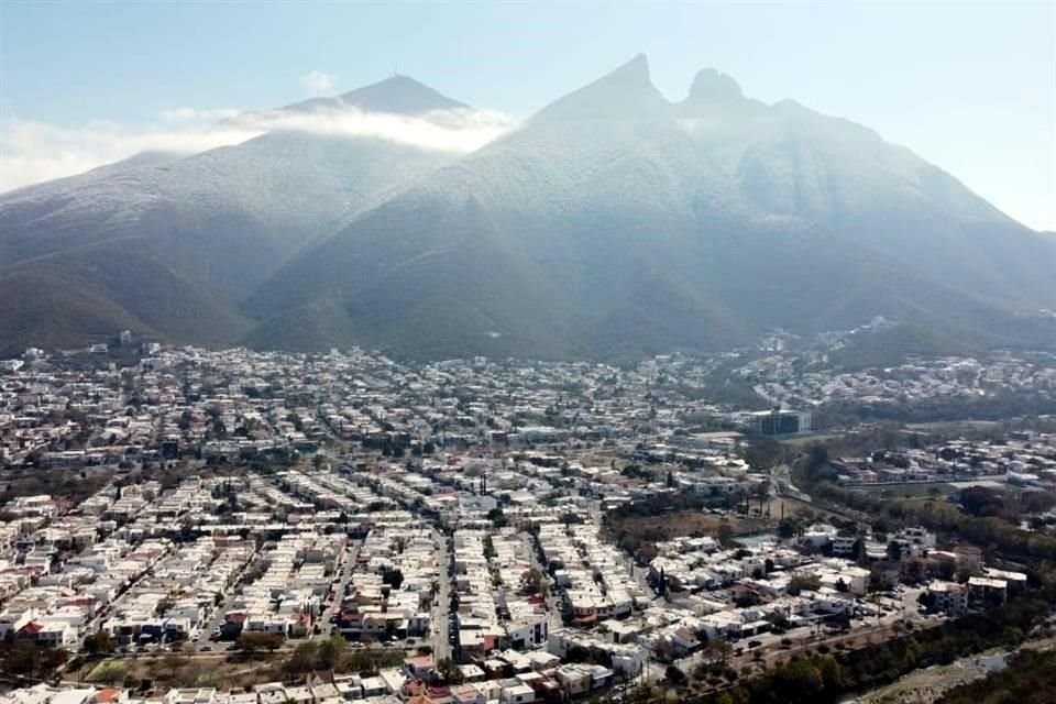 El Cerro de la Silla también quedo a la vista al despejarse las nubes.