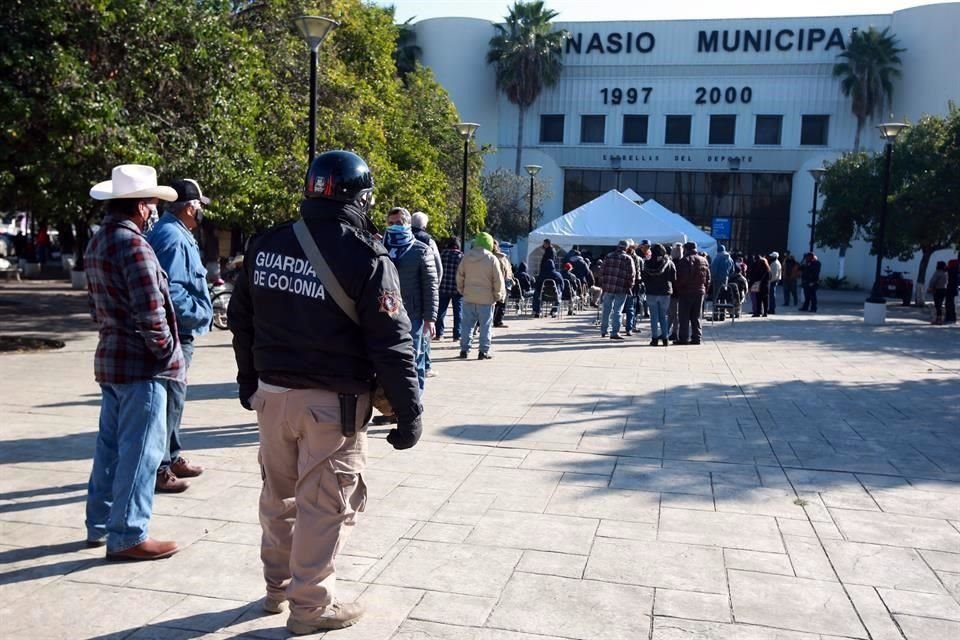 Inicia vacunación contra el<br>COVID  Nuevo León en el municipio de Linares a cargo de la secretaria de salud