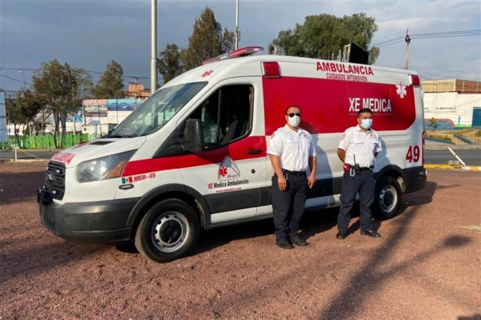 Fernando Avilés Serret, egresado de la Ibero, diseñó una capucha, un traje y cuatro ambulancias especializadas para tratar el Covid-19.