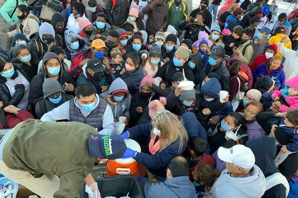 Desde el 17 de febrero están pasando grupos de 25 migrantes por la garita entre Tijuana y San Diego, California, pero ya tenían un proceso avanzado de solicitud de asilo.