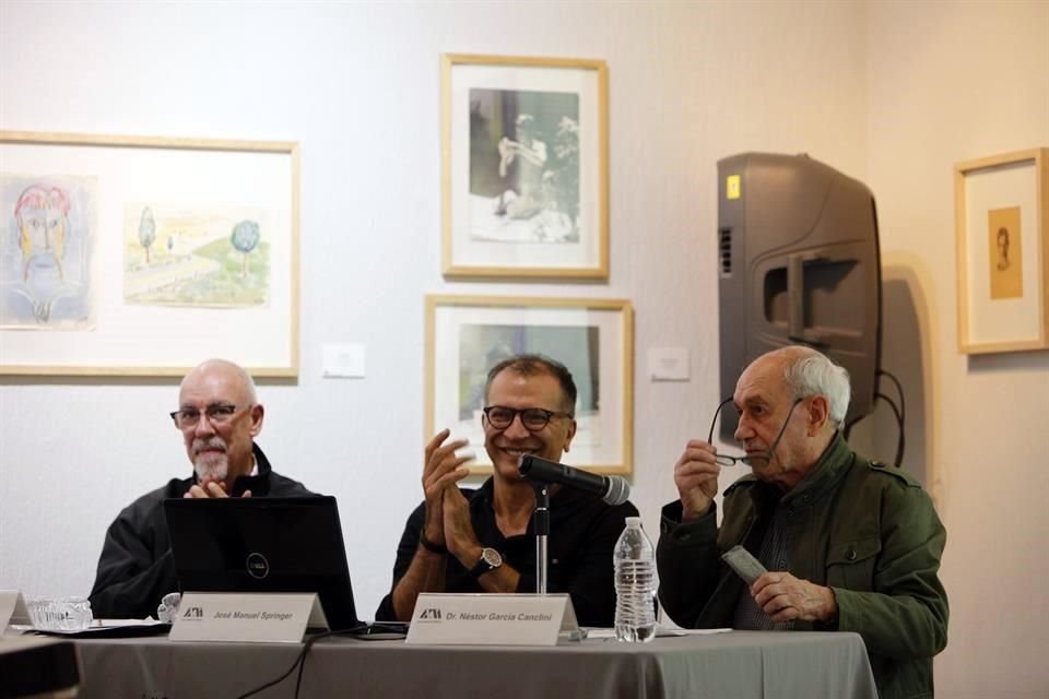 Santiago Espinosa de los Monteros, José Manuel Springer y Néstor García Canclini participaron en la mesa redonda 'Felipe Ehrenberg: Neólogo', en la Galería Metropolitana de la UAM.