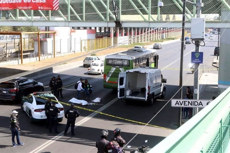 Personal de la Fiscalía General de Justicia acudió más tarde para realizar los peritajes y trasladar el cadáver al anfiteatro.