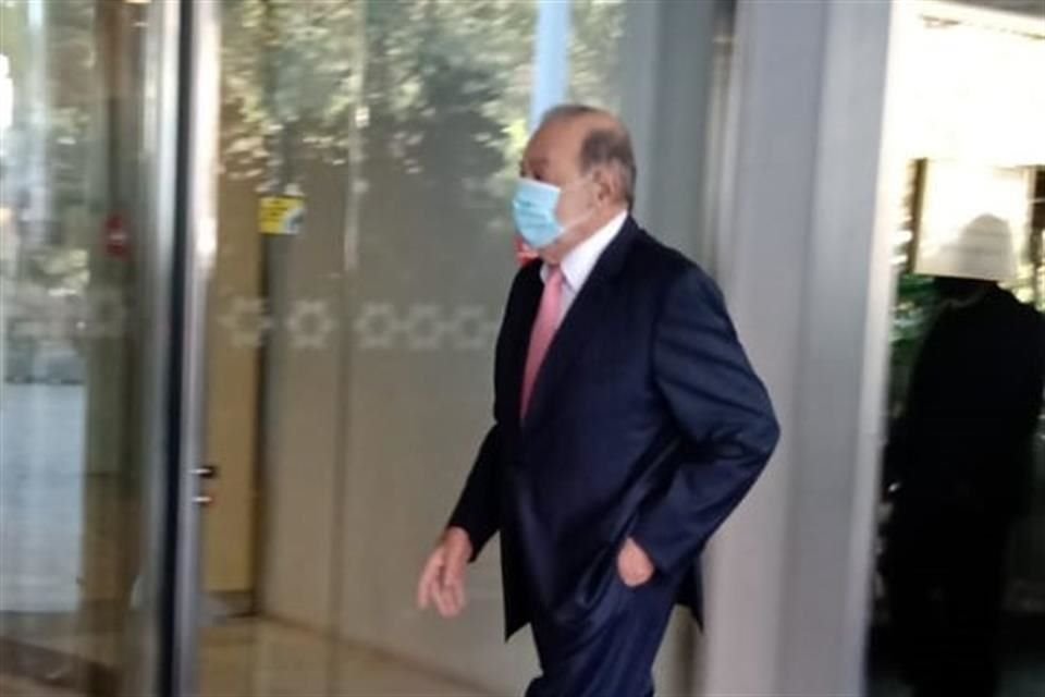 Carlos Slim a su llegada al hotel en Polanco.