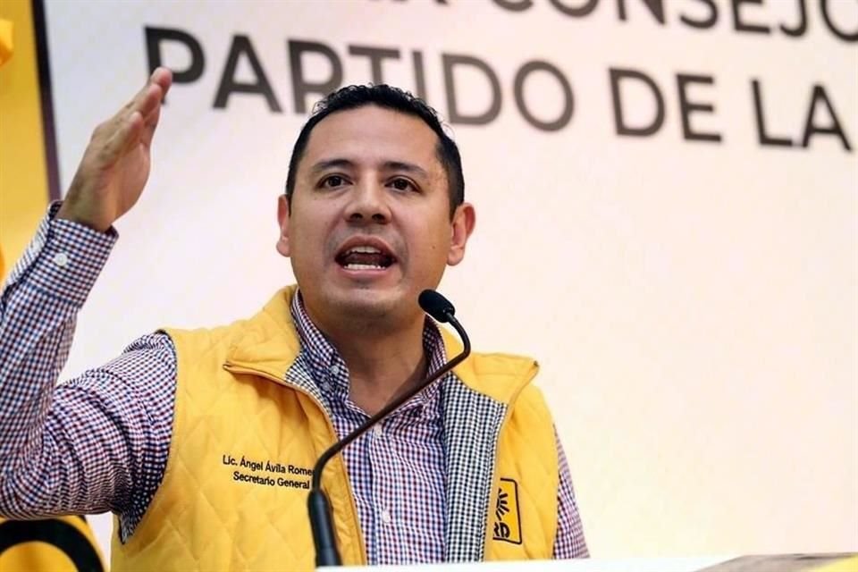 'Estamos llamando la atención desde ahora para que le pongan un freno', dijo el perredista.