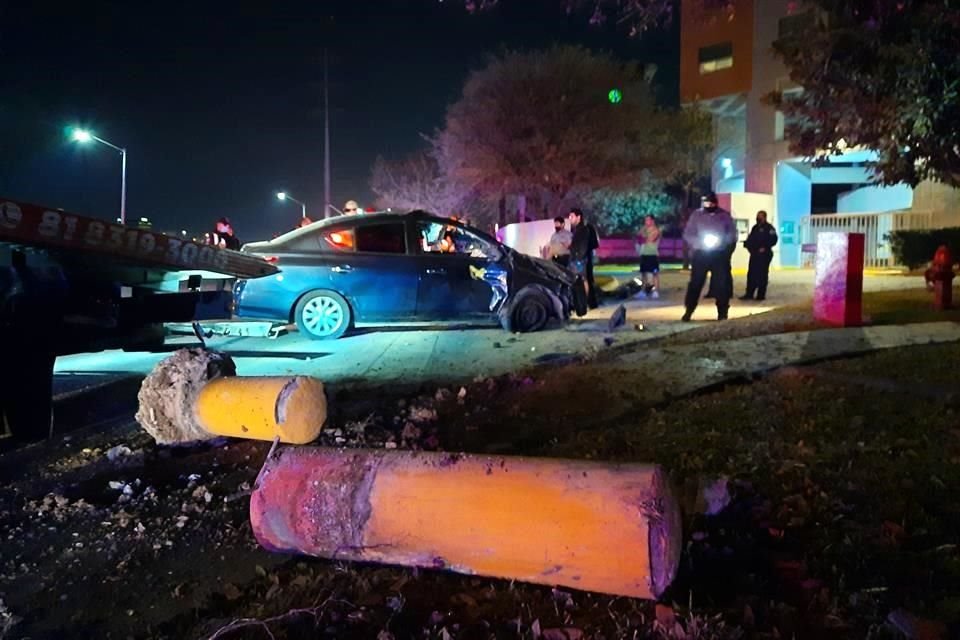 El accidente fue en el Bulevar Antonio L. Rodríguez, unos 300 metros al poniente de Santa Bárbara, frente al edificio de departamentos Sierra Valle, en Monterrey.
