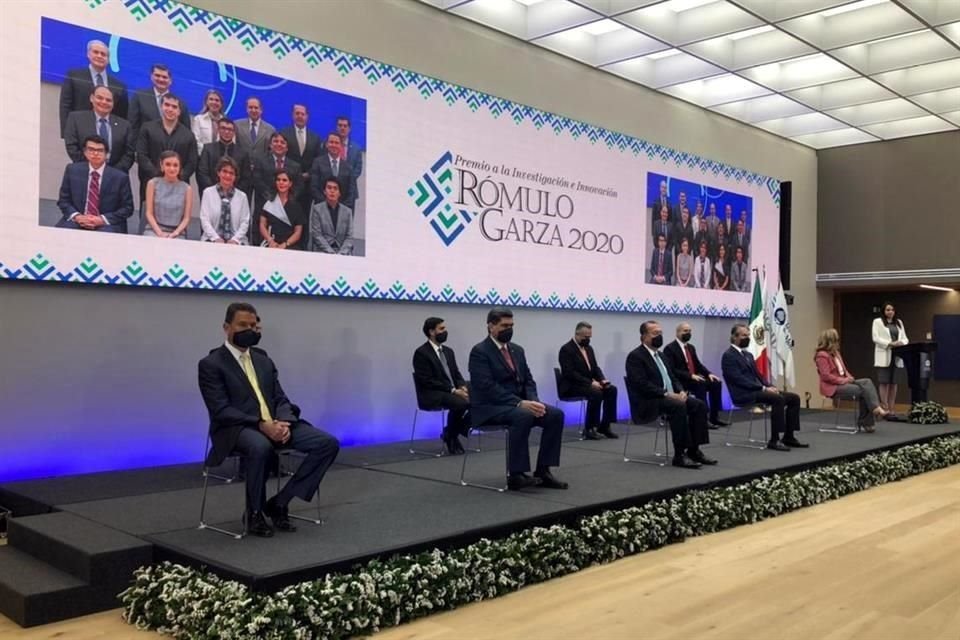 El Tec reconoció ayer la labor científica de investigadores.