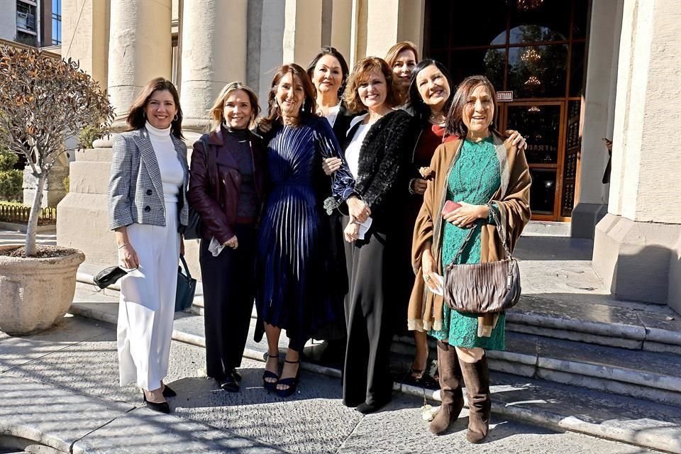 Beatriz de Gil, Cecilia de Kane, Rossana Elizondo de Martínez, Alejandra Treviño de Morales, Lorena Sada de Del Valle, Lorena Garza de Martínez, Lorena Salas de Bremer y Tey García de Faz