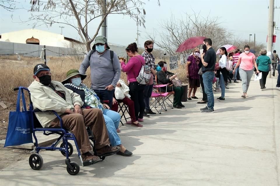  Jaime Rodríguez, afirmó que a partir de hoy su equipo de salud tomará el control de las brigadas para inmunizar a adultos mayores en el Estado.