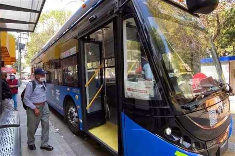 La Secretaría de Movilidad (Semovi) recordó que, además de puntos de recarga en taquillas del Sistema de Transporte Colectivo y del Metrobús, también están los dispositivos móviles y tiendas de conveniencia. 