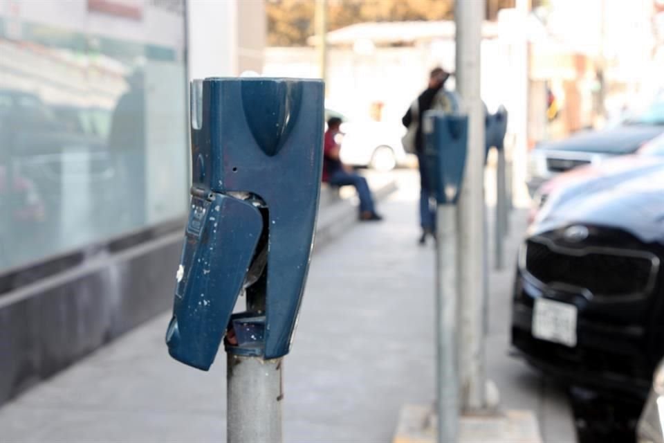 Desde abril del 2018, los parquímetros cerca de la Clínica 6 del IMSS no cumplían con su función.
