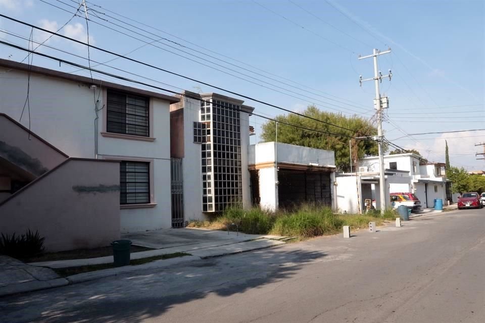 En ese tipo de contrato el cliente debe liquidar el costo de la propiedad al momento de la firma y se establece una vigencia para entregar la escritura.