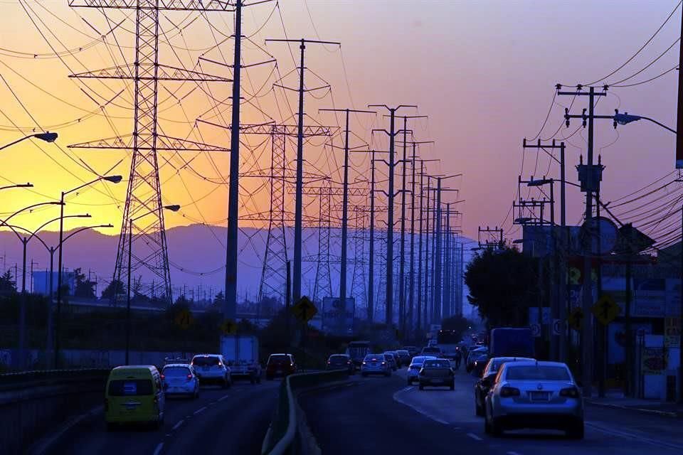 Senadores de Oposición alertaron que la reforma eléctrica de AMLO violará normas del T-MEC, encarecerá la luz y afectará salud de mexicanos.