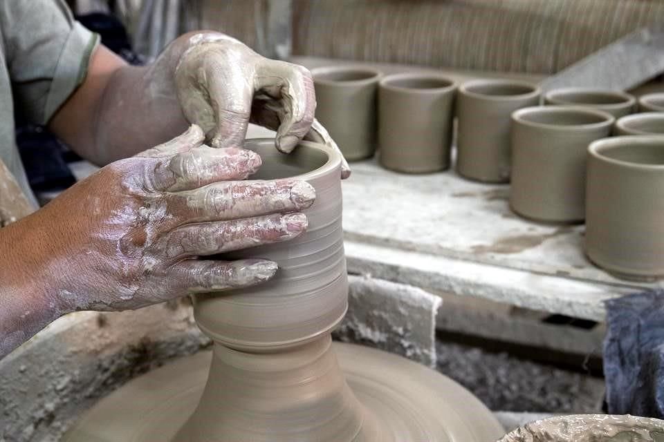 Todas las piezas se hacen a mano en el taller.