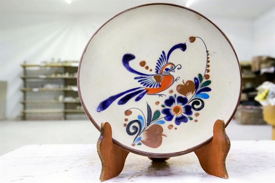 El sello de Los Caporales es la decoración de las piezas, con trazos a mano.