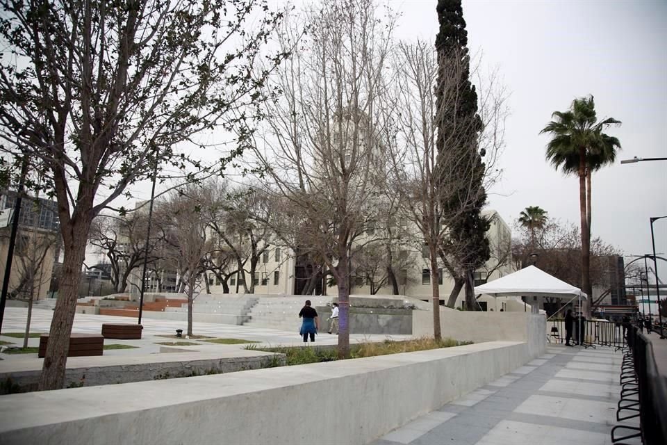 La Explanada incluye un escenario y vegetación nativa del Estado.