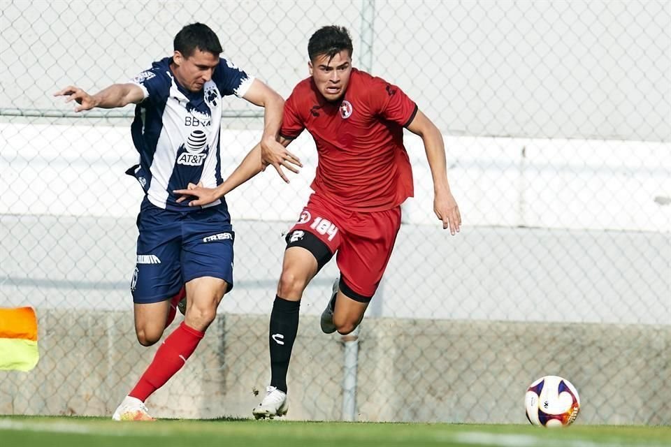 Adrián Mora jugó los primeros 45 minutos en el triunfo de la Sub 20 sobre Tijuana.