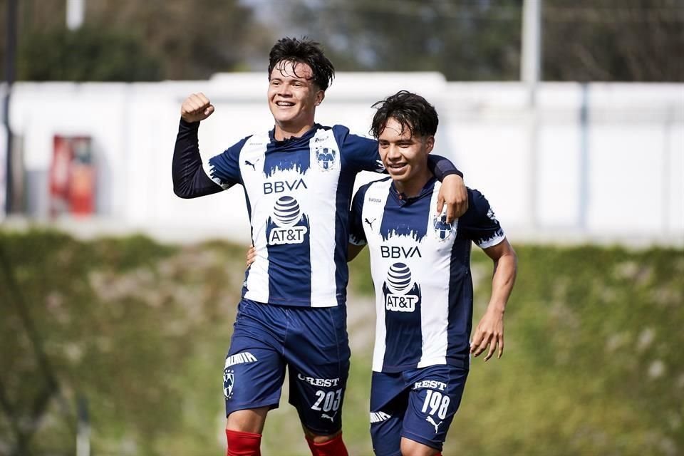 Alí ÁVila (izq.) anotó el segundo gol de la mañana en El Barrial.
