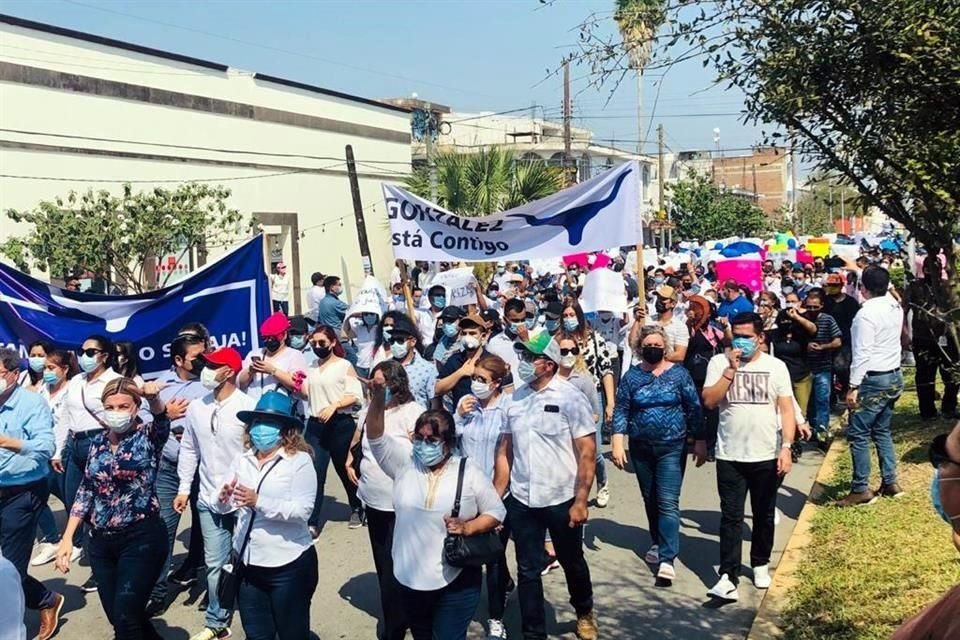 Sin sana distancia, miles de personas marchan por calles de Cd. Victoria contra la petición de desafuero al Gobernador.