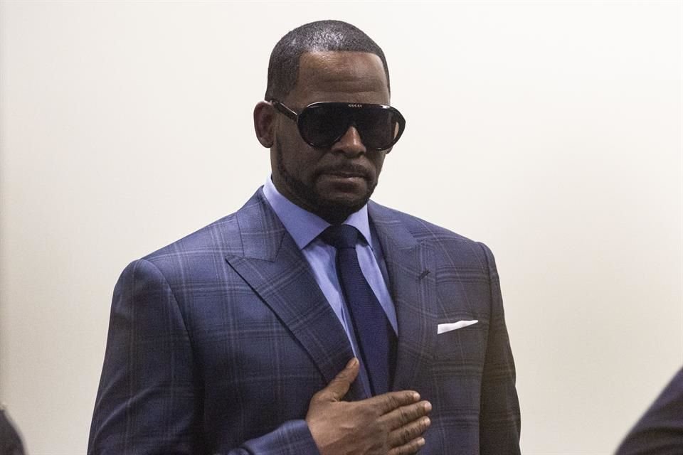 R. Kelly recibió su segunda dosis de la vacuna contra el coronavirus en estos días; le dieron su primera dosis en enero.