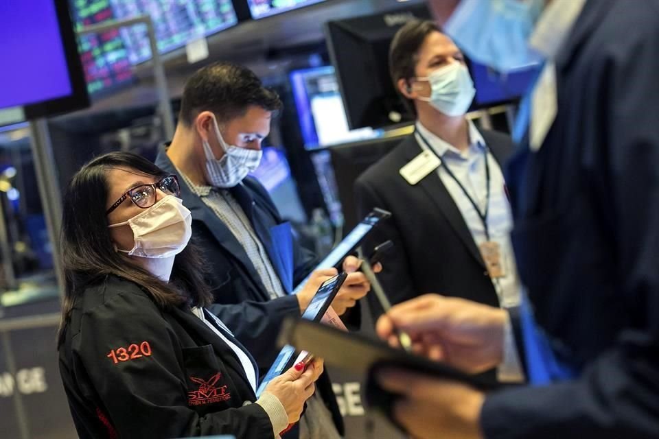 Dow Jones cerró a 34 mil 230 puntos, máximo histórico.