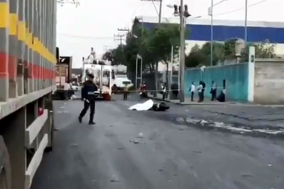 El paso fue cerrado y acordonada la zona en espera de los servicios periciales provenientes de Iztapalapa-5.