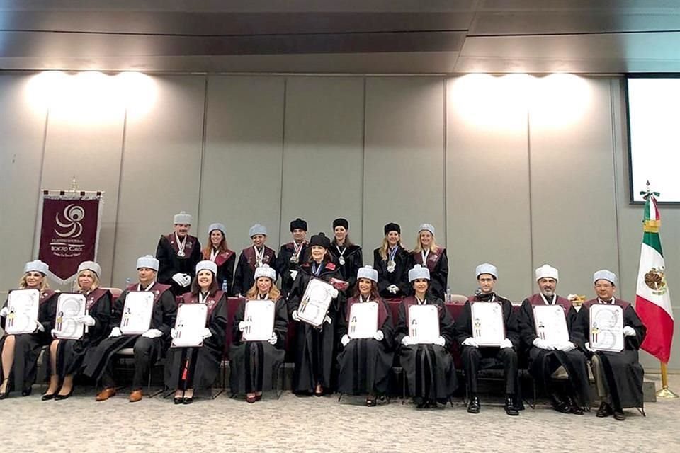 Integrantes del Consejo Post Doctoral fueron los que reconocieron a los 10 ciudadanos que se hicieron acreedores al título Doctor Honoris Causa.