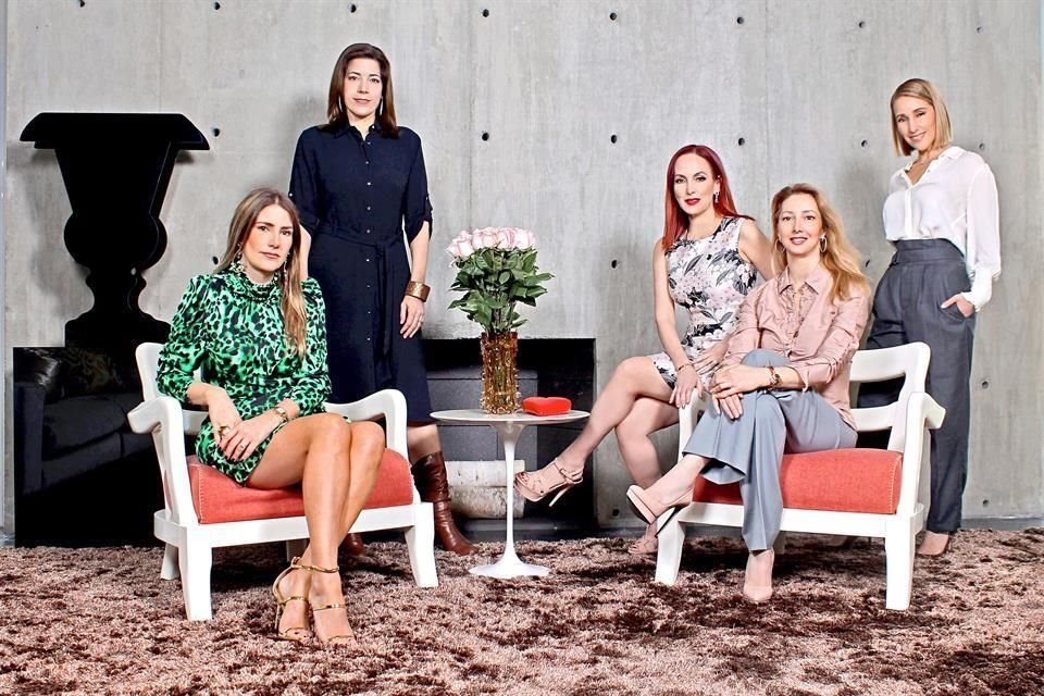 María Constanza Pardo, Graciela Maldonado, Alejandra Hinojosa, Mónica García y Adriana Santos de Madrinas de San Pedro