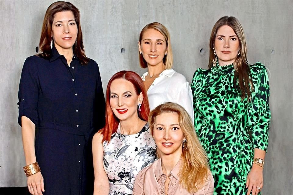 María Constanza Pardo, Graciela Maldonado, Alejandra Hinojosa, Mónica García y Adriana Santos de Madrinas de San Pedro