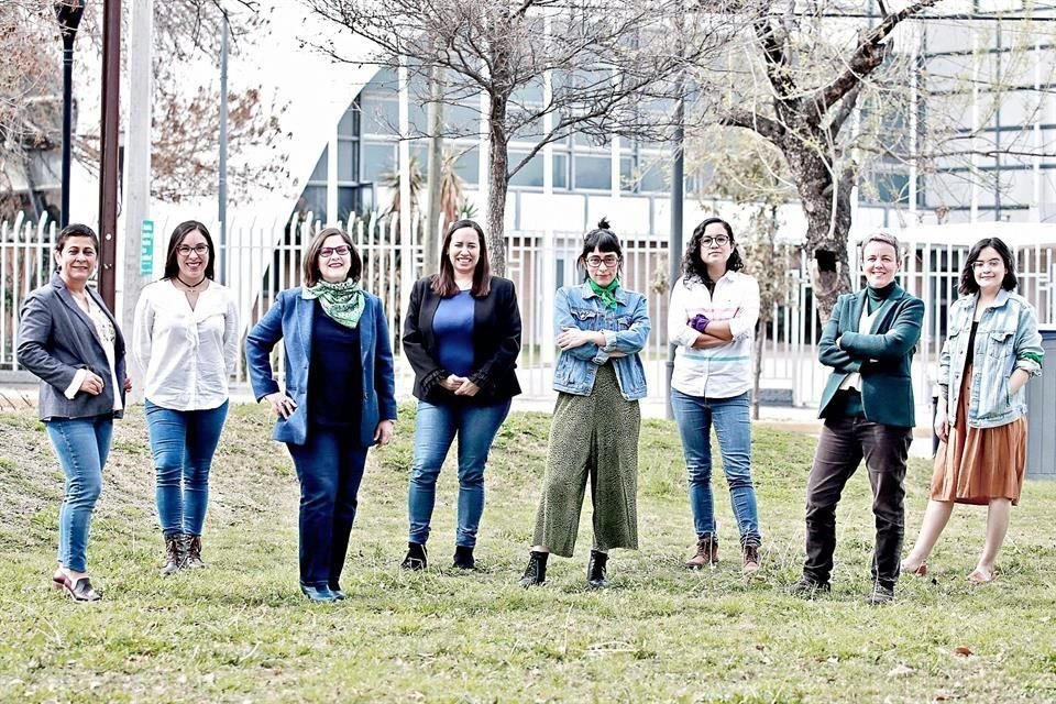 Georgina Aguilar (izq. a der.), Alba Cázares, Gabriela de la Paz, Karla Urriola, Paulina Millán, Iza Sánchez, Mariana Gabarrot y Griselda Córdova.