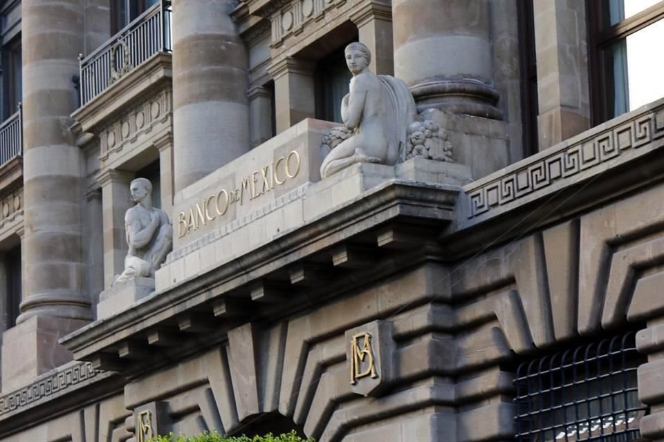 Banxico elevó a 4.8 por ciento su estimación de inflación general para el cuarto trimestre del año.