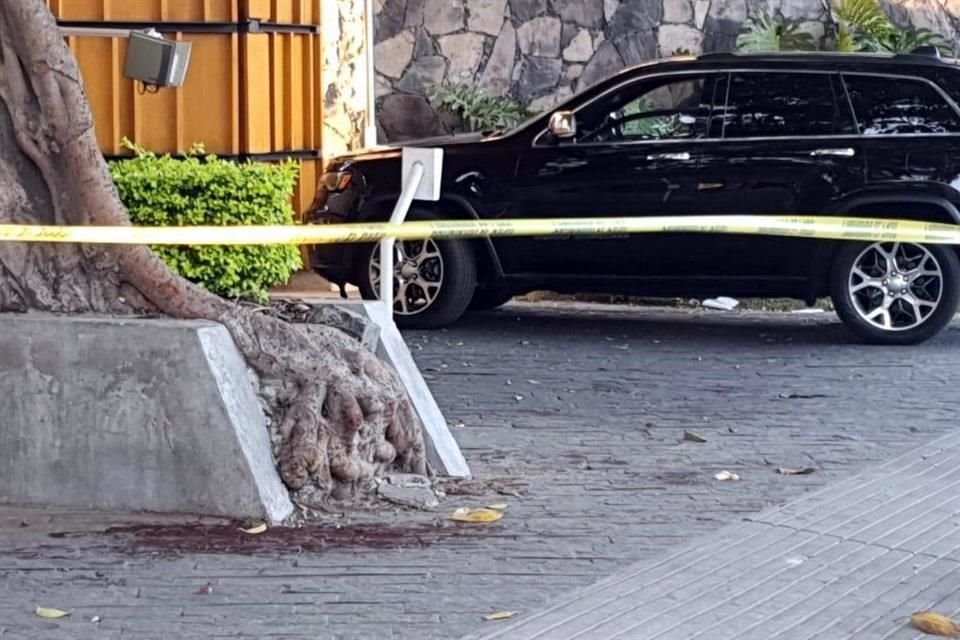 El motociclista y el empresario comenzaron a pelear en el acceso vehicular de Central Park.