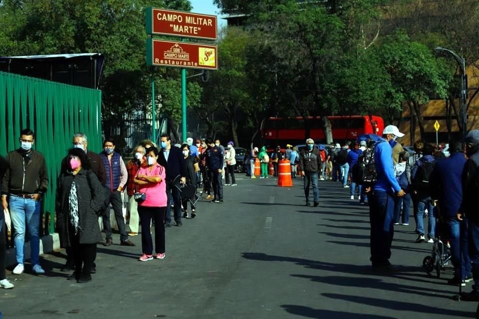 La Jefa de Gobierno, Claudia Sheinbaum, informó que la vacunación comenzó sin demoras y justo antes de lo esperado.