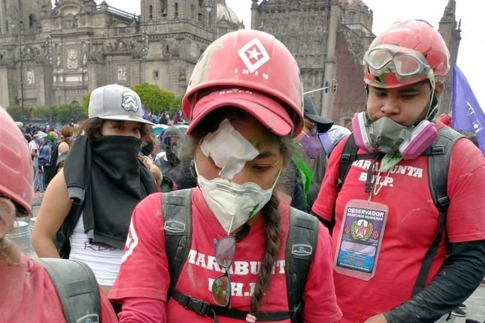 Las agresiones de policías de SSC alcanzaron tanto a brigadistas como a participantes, a quienes en diversos momentos golpearon y lanzaron gas.