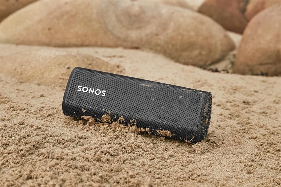 Sonos Roam es una bocina compacta, con una batería integrada que promete hasta 10 horas de reproducción para llevar la fiesta a todos lados.