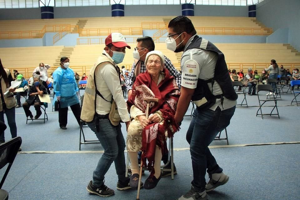 En Oaxaca, fueron largas las horas de espera por la falta de organización.