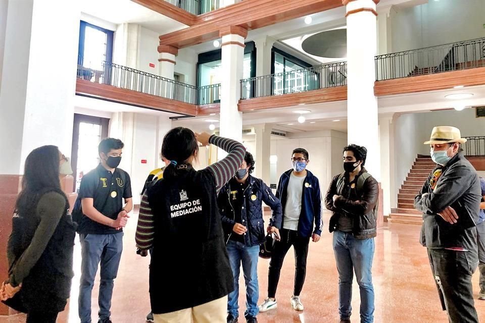 Un grupo de universitarios visitó el LabNL la tarde de ayer.