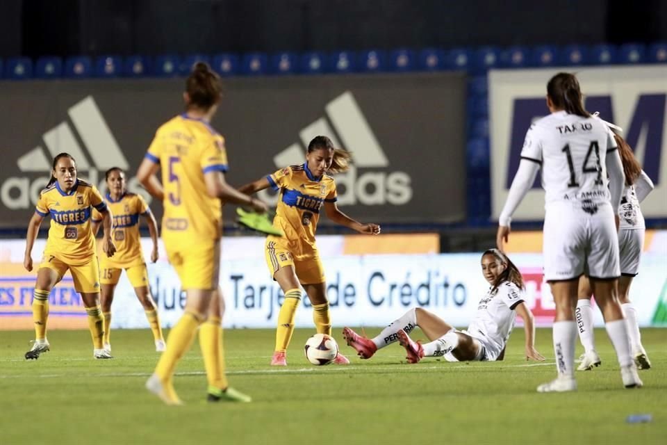 En el segundo tiempo, Tigres buscó incrementar el marcador y evitar el gol en contra para cuidar la marca institucional.