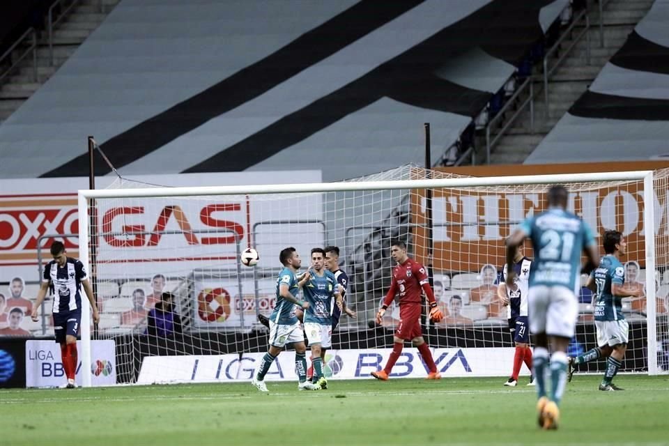 El León anotó dos goles en el primer tiempo, pero ambos fueron anulados por fuera de Lugas.