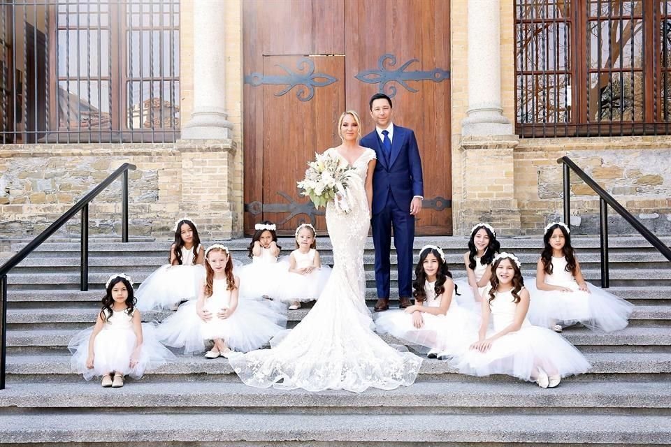 Los novios con Ivanna Santos, Camila Santos Muñoz, Eugenia Sepúlveda Cortés, Sienna Santos Muñoz, Julianna Sepúlveda Cortés, Sofía Muñoz Kalifa, Alana Muñoz Kalifa, Alexa Muñoz Kalifa y Emilia Santos