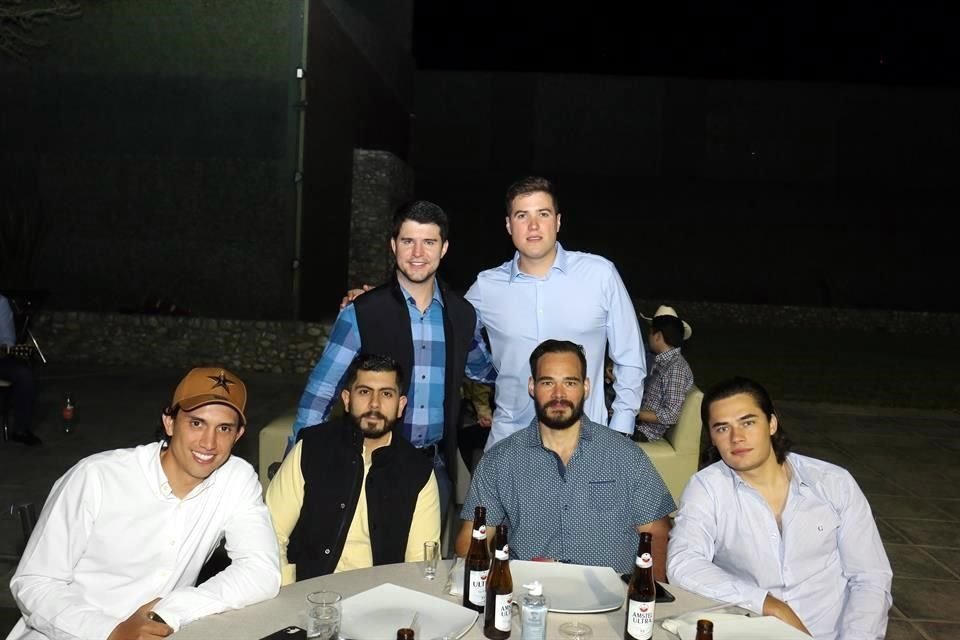 Gerardo González, Juan Carlos Macías, Patricio Lamothe, Miguel Medellín, Tony Drexel y Armando Drexel