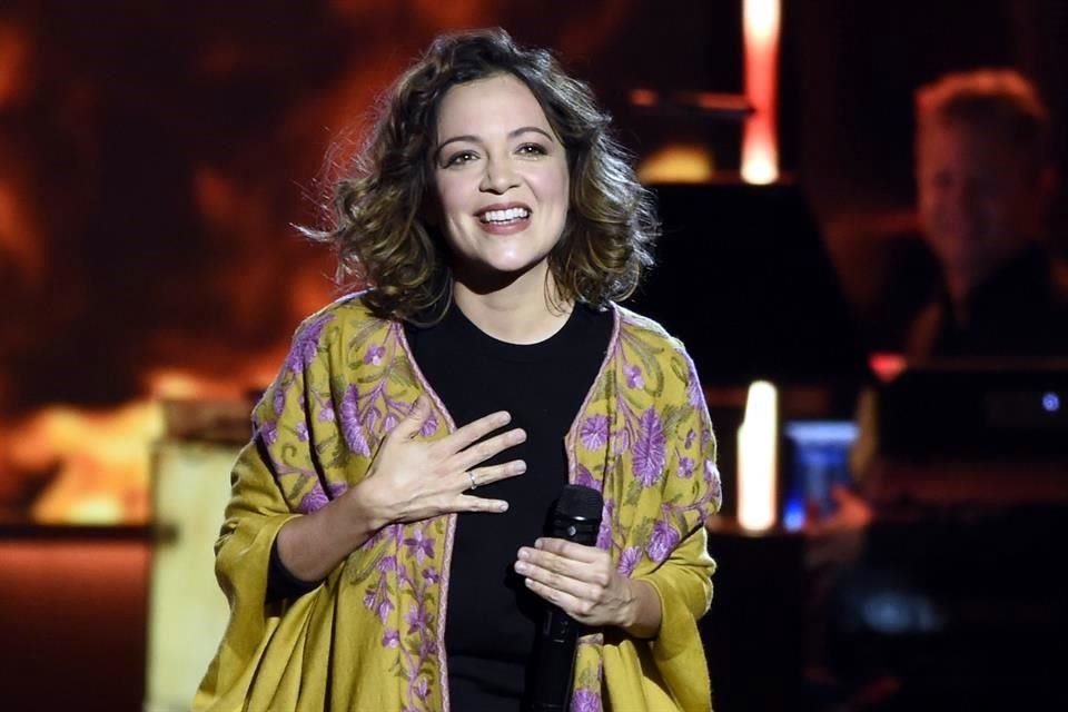 Natalia Lafourcade se lleva la categoría de Mejor Disco de Regional Mexicano en la 63 edición del premio Grammy.