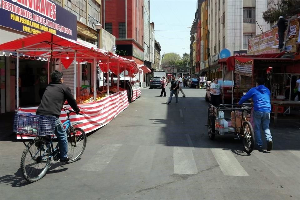 Colonos y locatarios de la zona lamentaron el despliegue de informales y tolerancia de autoridades.