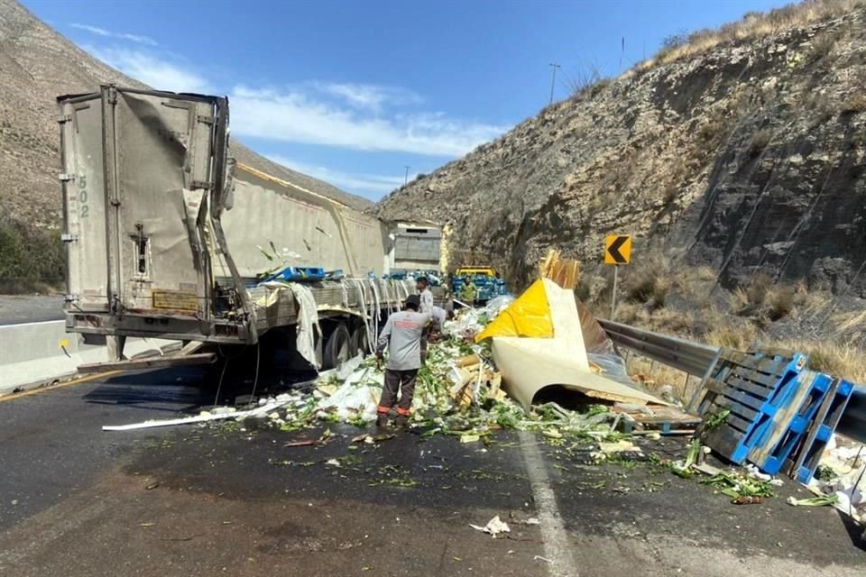 Un accidente en la Carretera 57, generó afectaciones en ambos cuerpos de circulación.