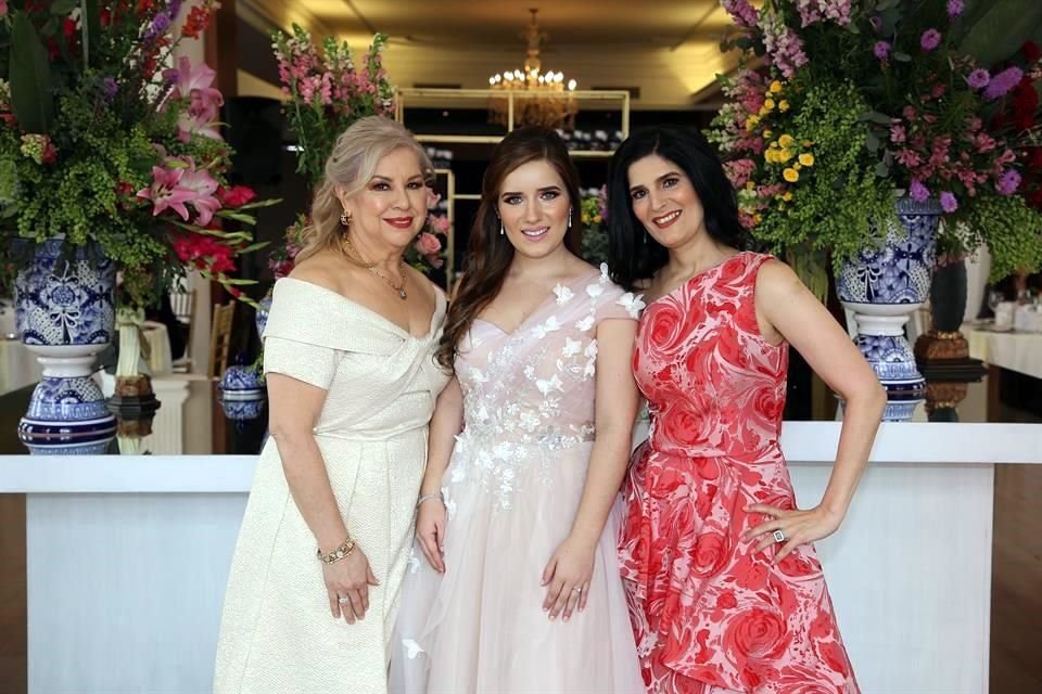 Mirna Cantú de Lazcano, Daniela Espinoza Vargas y Sandra Vargas Bravo